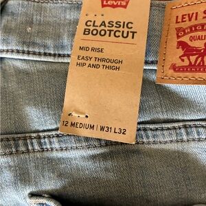 Levi's Classic Bootcut Jeans - Light Denim Blue